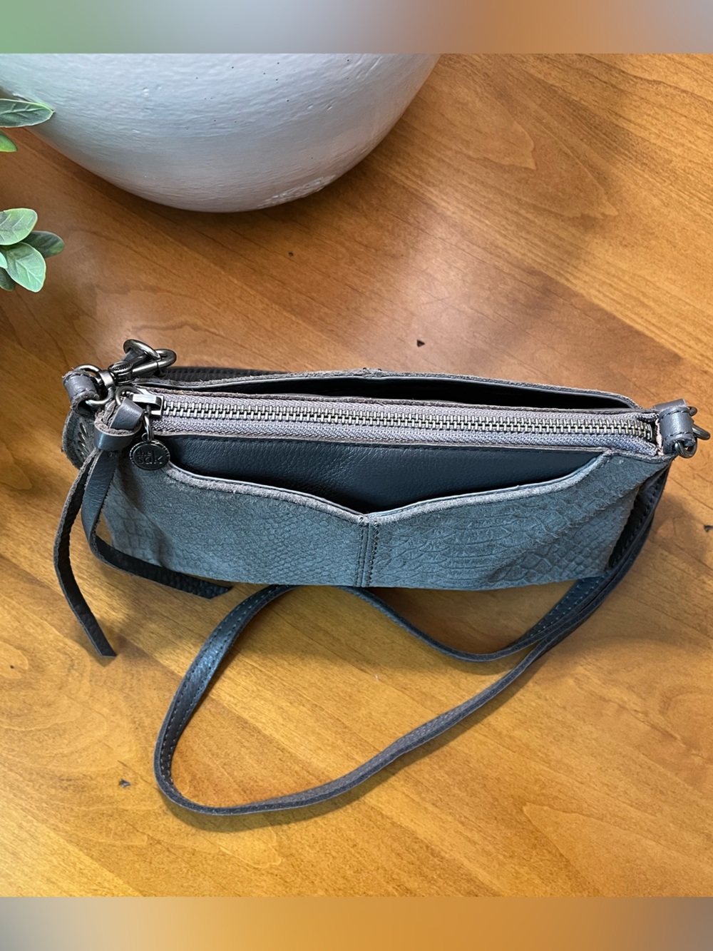 The Sak Charcoal Gray Crossbody Bag with Subtle Croc Texture NWOT - Picture 3 of 9